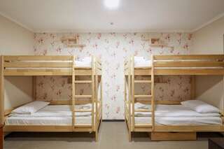 Хостелы Hostel Sich Буковель Спальное место на двухъярусной кровати в общем номере для мужчин и женщин-7