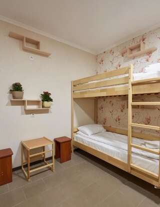 Хостелы Hostel Sich Буковель Спальное место на двухъярусной кровати в общем номере для мужчин и женщин-12