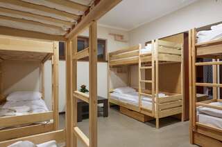 Хостелы Hostel Sich Буковель Спальное место на двухъярусной кровати в общем номере для мужчин и женщин-3